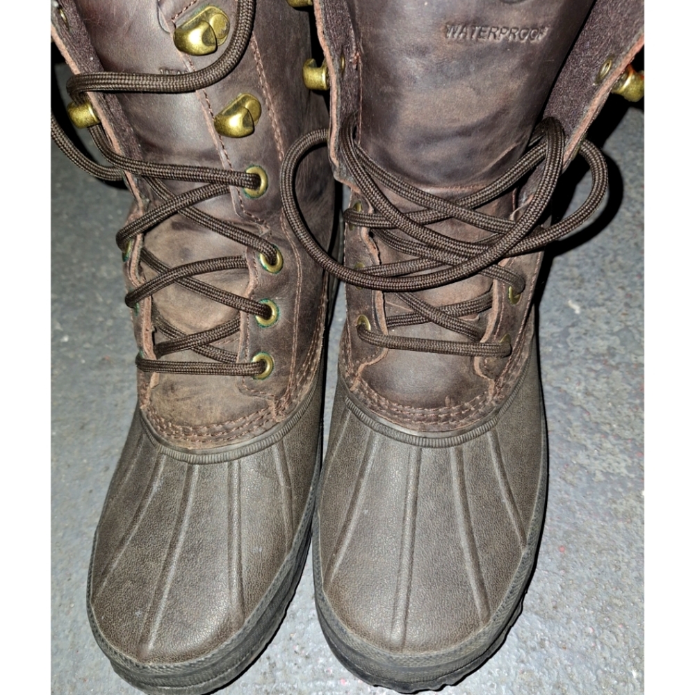 UGG | Men's Yucca Waterproof Boot - Stout Leather - Picture 13 of 15